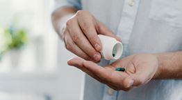 Μία βιταμίνη μάς προστατεύει από τον καρκίνο του προστάτη