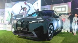 Οι νέες αμιγώς ηλεκτρικές BMW iX και BMW i4