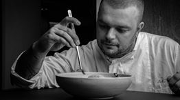 Το γαστρονομικό ροκ του Νίκου Θωμά