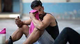 Σε τι ηλικία αρχίζεις να χάνεις μύες και πώς θα το σταματήσεις