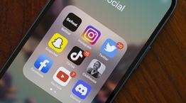 Τι είναι το BeReal και γιατί απειλεί το Instagram;