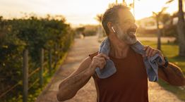 5 ασκήσεις για όλο το σώμα που χρειάζεσαι για να διατηρηθείς νέος