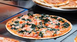 Η πιο λεπτή και τραγανή ζύμη πίτσας