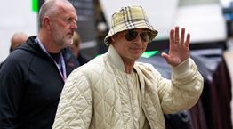 Μόνο αν είσαι ο Brad Pitt μπορείς να φορέσεις αυτό το καπέλο