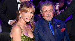H σύζυγος του Sylvester Stallone, Jennifer Flavin έχει τη δική της θεωρία για την αύξηση των τρανς παιδιών στο Χόλιγουντ