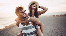 Ποια είναι η πιο ελκυστική ηλικία για τους άνδρες και ποια για τις γυναίκες;