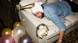 10 τρόποι για να προλάβεις το χάλι του hangover, σύμφωνα με την επιστήμη