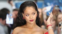 H Rihanna με καυτά εσώρουχα είναι ένας καλός λόγος για να συμπαθήσεις τον Άγιο Βαλεντίνο