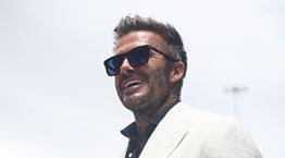 Τι κάνει ο David Beckham όταν κοιμάται η οικογένειά του;