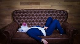 Κι αν ένα 'σφηνάκι' ελαιόλαδο είναι το 'φάρμακο' για το hangover;