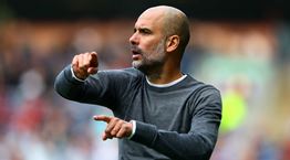 To preppy layering look του Pep Guardiola