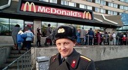 Ένα ισχυρό οικονομικό χαστούκι στην Ρωσία, πίσω στο 1988