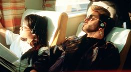 Το Walkman μας έμαθε να αγνοούμε επιδεικτικά τους γονείς και να κλέβουμε μουσική