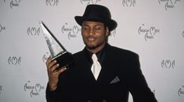 Πέθανε ο βραβευμένος R&amp;B καλλιτέχνης, D&#39;Angelo