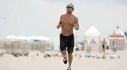 Διάσημοι που πίνουν νερό στο όνομα της γιόγκα