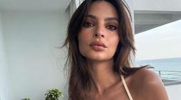 Emily Ratajkowski, κρεβάτι και βαθύ ντεκολτέ. Τι άλλο να ζητήσουμε;