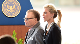 Η μυστική διαθήκη του Larry King δεν περιλαμβάνει τη γυναίκα του