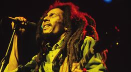 Μερικές ιστορίες πίσω από εμβληματικές φωτογραφίες του Bob Marley