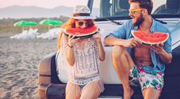 Και αυτό το καλοκαίρι τα μαγιό βουτάνε στα prints