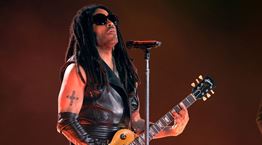 Ξέρουμε πού έμεινε ο Lenny Kravitz πριν από τη συναυλία του στο ΟΑΚΑ