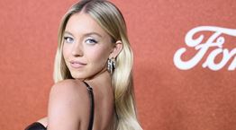 Η Sydney Sweeney μόλις ζήτησε συγγνώμη επειδή έχει ωραίο στήθος