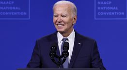 O Joe Βiden δίνει τη 'σκυτάλη στους νέους για να σωθεί η δημοκρατία'