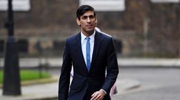 Όσα γνωρίζουμε για τον Rishi Sunak, το νέο πρωθυπουργό της Μεγάλης Βρετανίας