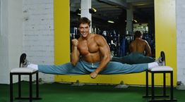 Ο Jean-Claude Van Damme γεννήθηκε για να προκαλεί ζημιές