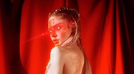 Grimes, η κυβερνοπάνκ Αφροδίτη της ηλεκτρονικής σκηνής