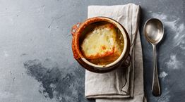 Η κρεμμυδόσουπα στα καλύτερά της