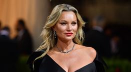 Η Kate Moss θυμάται τη γνωριμία της με τον Frank Sinatra