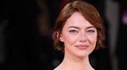 Η Emma Stone μίλησε ελληνικά για την πρεμιέρα του Bugonia στις Νύχτες Πρεμιέρας (video)