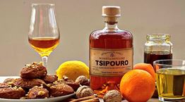 Updated μελομακάρονα με παλαιωμένο τσίπουρο