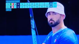 Σε άλλα νέα, ο Eminem έχει σωσία, είναι Ιταλός τοξοβόλος και αγωνίζεται στους Ολυμπιακούς Αγώνες