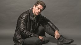 Ο Δημήτρης Λάλος επέλεξε τα διαχρονικά κομμάτια για κάθε χειμώνα