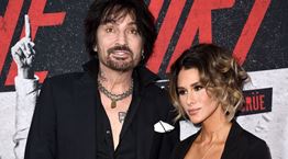 H Brittany Furlan σφάζει με το γάντι την Pamela Anderson