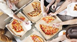 Κι αν το χάρτινο κουτί βλάπτει σοβαρά την υγεία της πίτσας;