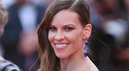 Κάποτε η Hilary Swank ζούσε σε ένα αυτοκίνητο με τη μητέρα της