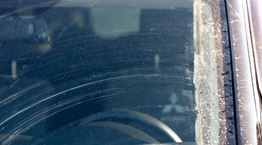 Πώς ξεπλένεται η στάχτη στο αυτοκίνητο και τι πρέπει να αποφύγεις