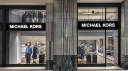 O Michael Kors εγκαινιάζει νέο κατάστημα στο κέντρο της Αθήνας