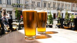 Η καλύτερη εφαρμογή για να βρίσκεις πού να πιεις μπύρα με ήλιο στο Λονδίνο