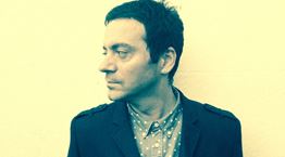 Ο Vassilikos γνωρίζει ότι το γκρίζο μπορεί να είναι καταπληκτικό