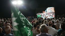 To ΠΑΣΟΚ έγινε 50 χρονών και αυτά είναι τα καλύτερα σχόλια που είδαμε