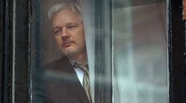 Η 7χρονη εξορία του Julian Assange