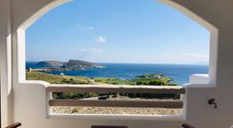 Theasis Luxury Suites: Πολυτέλεια και απόλυτη χαλάρωση στη Σχοινούσα