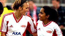 5+1 ταινίες με θέμα το γυναικείο ποδόσφαιρο