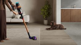 Αυτή η σκούπα έχει περισσότερη ισχύ από το laptop σου και είναι ασύρματη