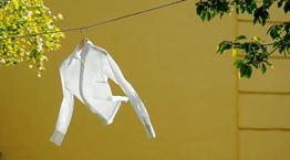 Λευκό πουκάμισο με αυτά τα αρώματα