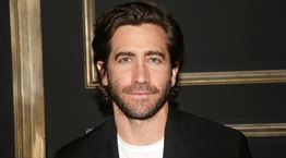 Πώς θα ντύνεσαι απλά και κομψά σαν τον Jake Gyllenhaal