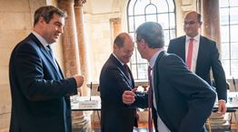 Γιατί αποδοκιμάστηκε ο Olaf Scholz στη Γερμανία;